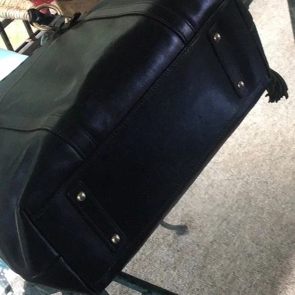 Awesome Dooney & Bourke satchel bag